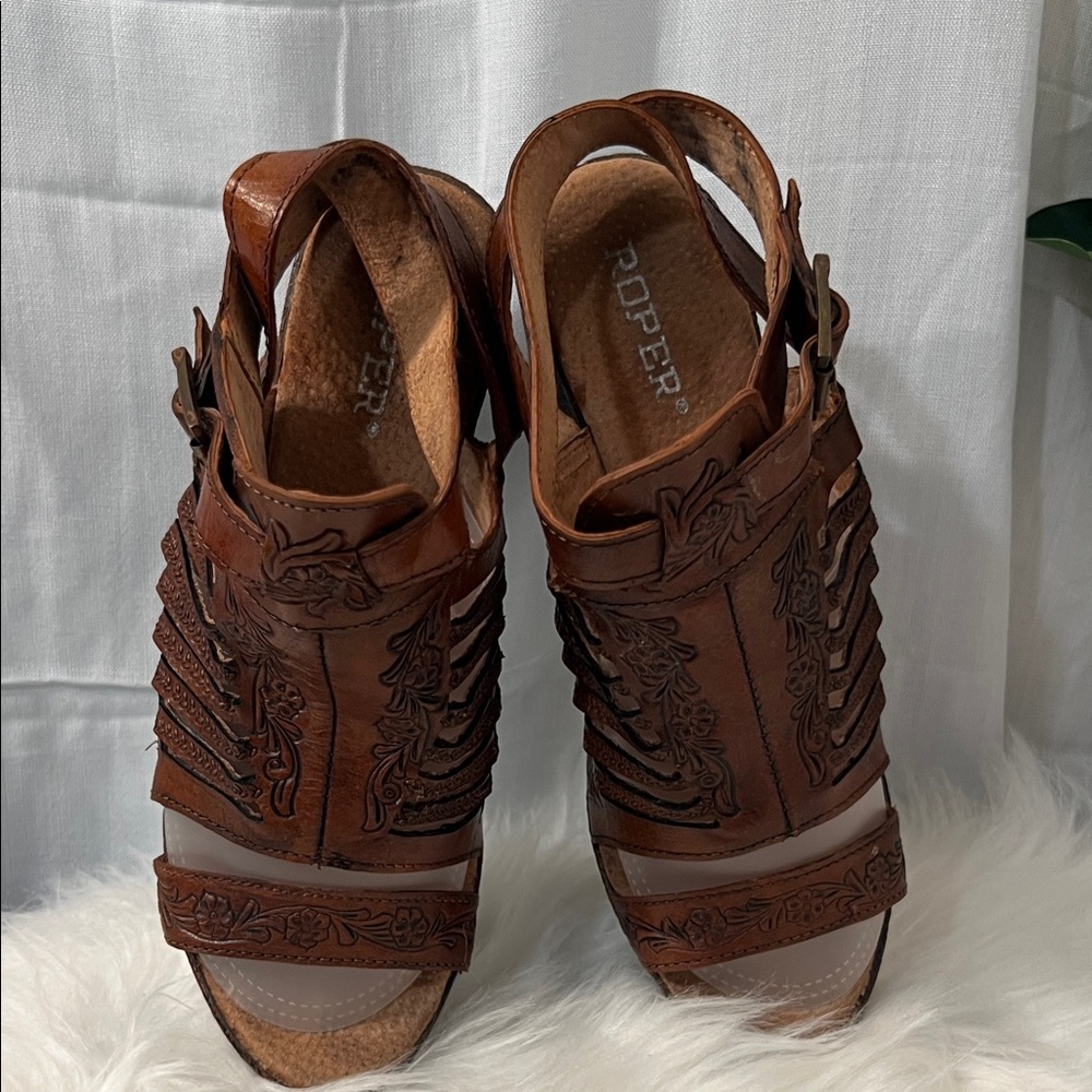 Roper Tan Leather Cut-Out Heels - Picture 3 of 7
